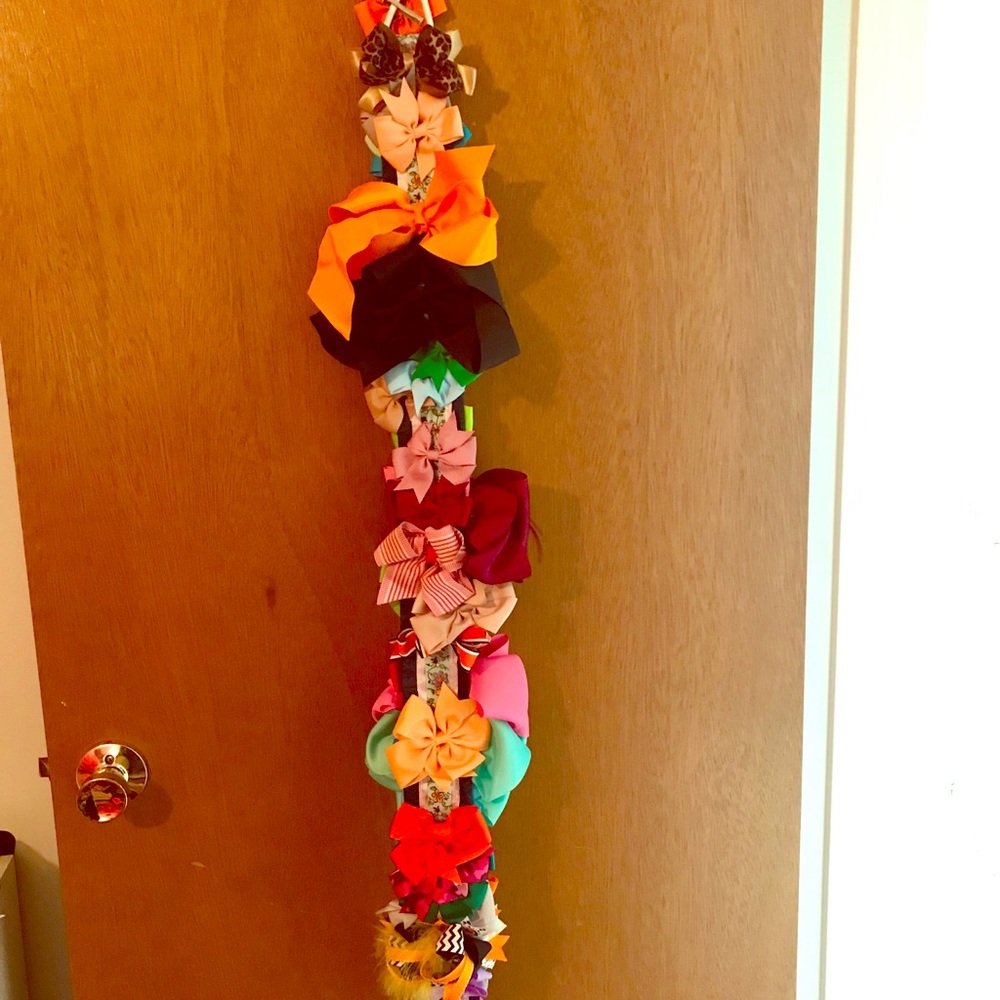 Bow Holder with Bow Lot!